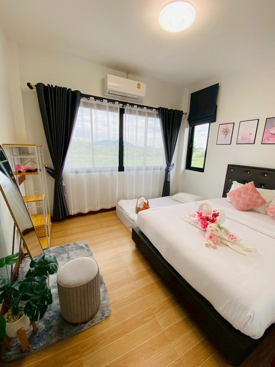 Bed, Photo of the whole room, Bedroom, towels, air conditioner