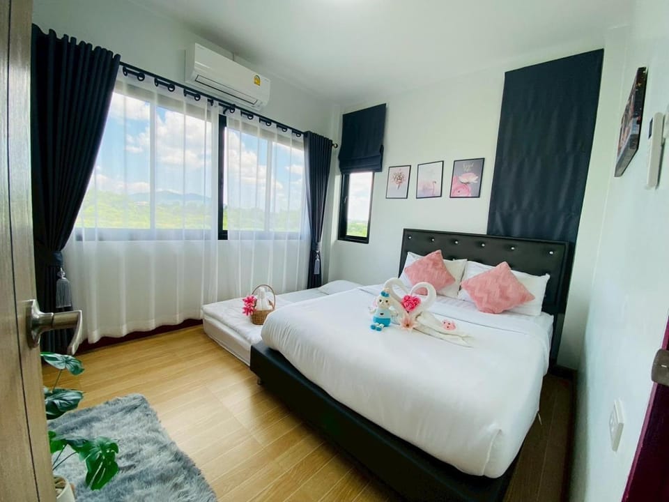 Bed, Photo of the whole room, Bedroom, towels, air conditioner