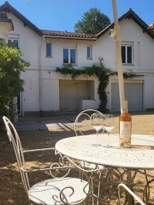 Property building, Patio, Dining area