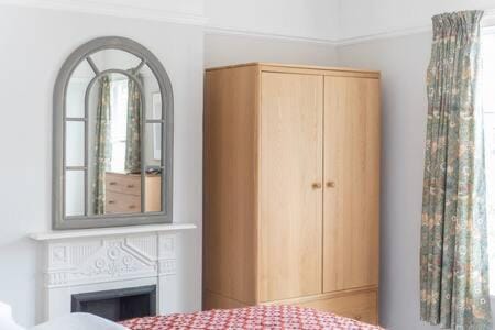 Bed, Photo of the whole room, Bedroom, wardrobe