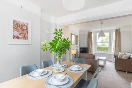 Living room, Seating area, Dining area