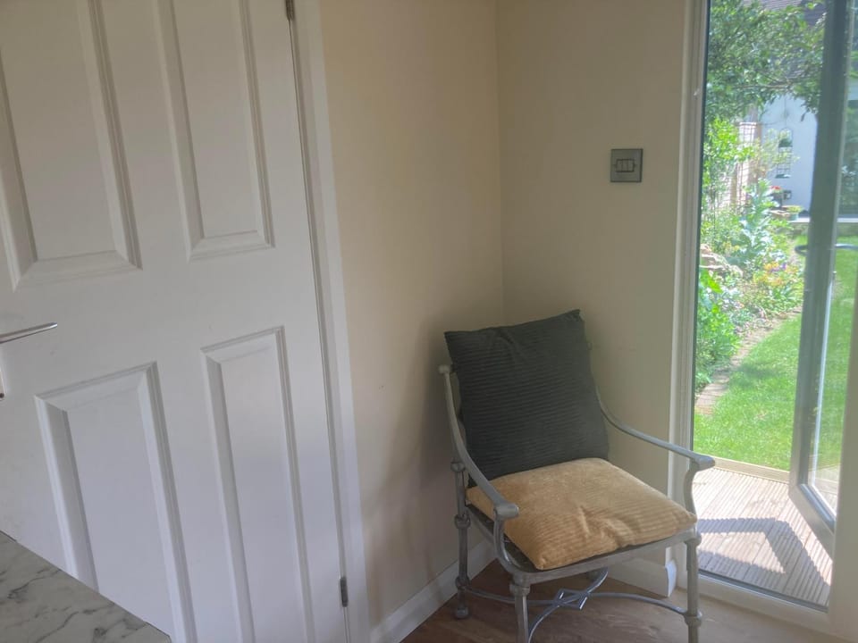 Gladstone Avenue Twickenham Apartment in Twickenham