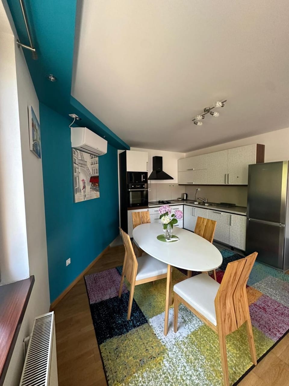 Kitchen or kitchenette, Seating area, Dining area, oven, stove