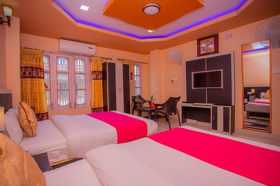 Communal lounge/ TV room, Bed, Photo of the whole room, Seating area, Bedroom, air conditioner