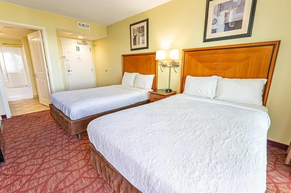 Oceanfront Convenience on Lower Floor, Heated Pool House in Myrtle Beach