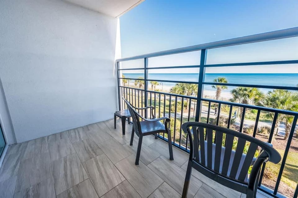 Oceanfront Convenience on Lower Floor, Heated Pool House in Myrtle Beach