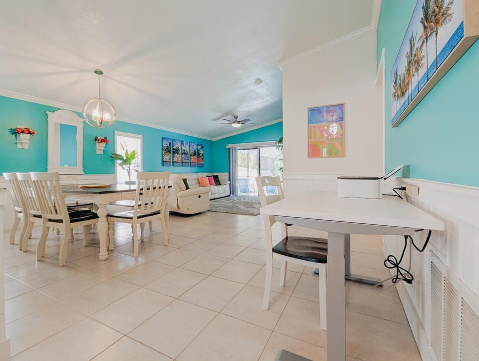 Living room, Business facilities, Dining area