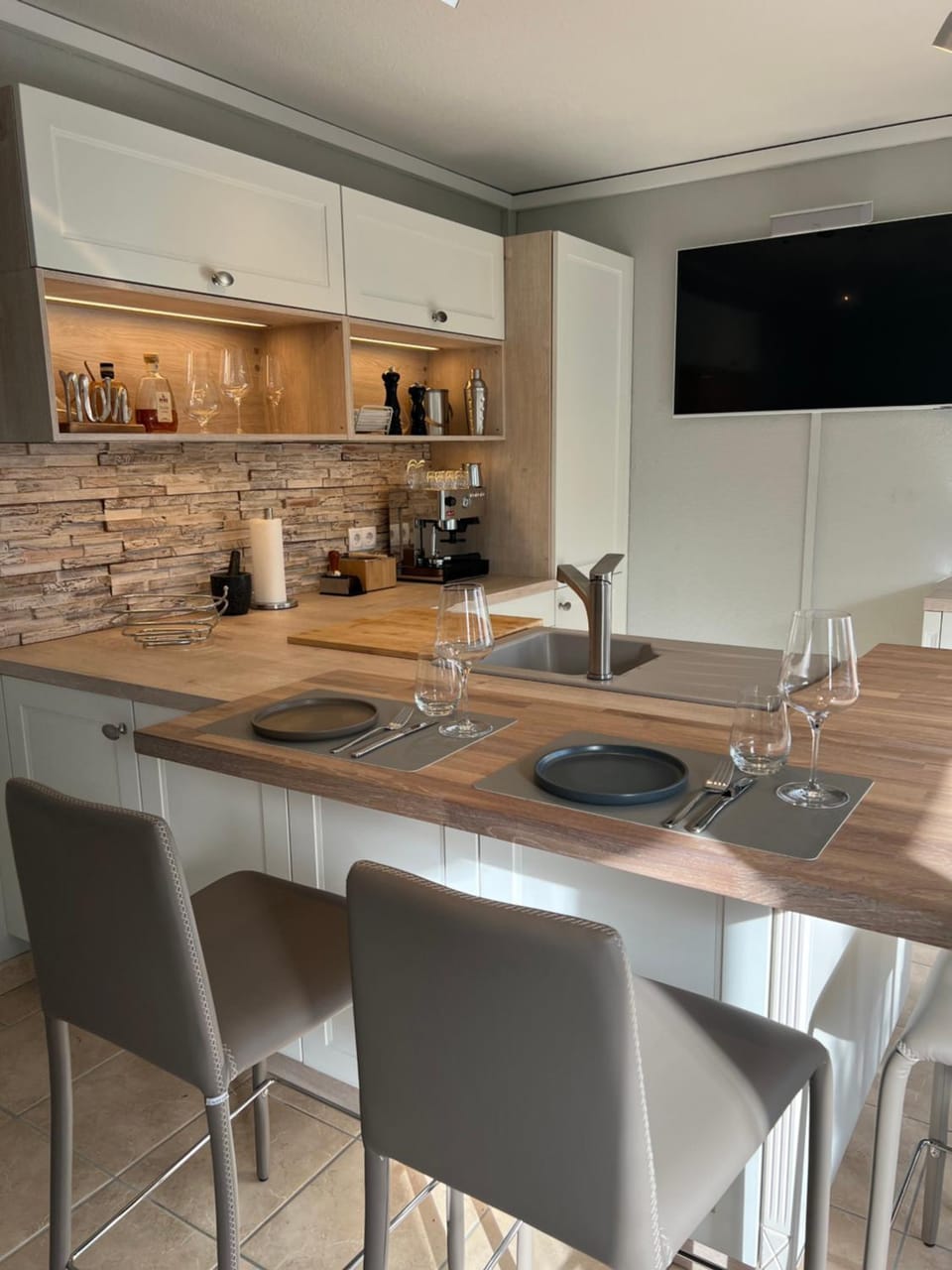 TV and multimedia, Kitchen or kitchenette, Dining area