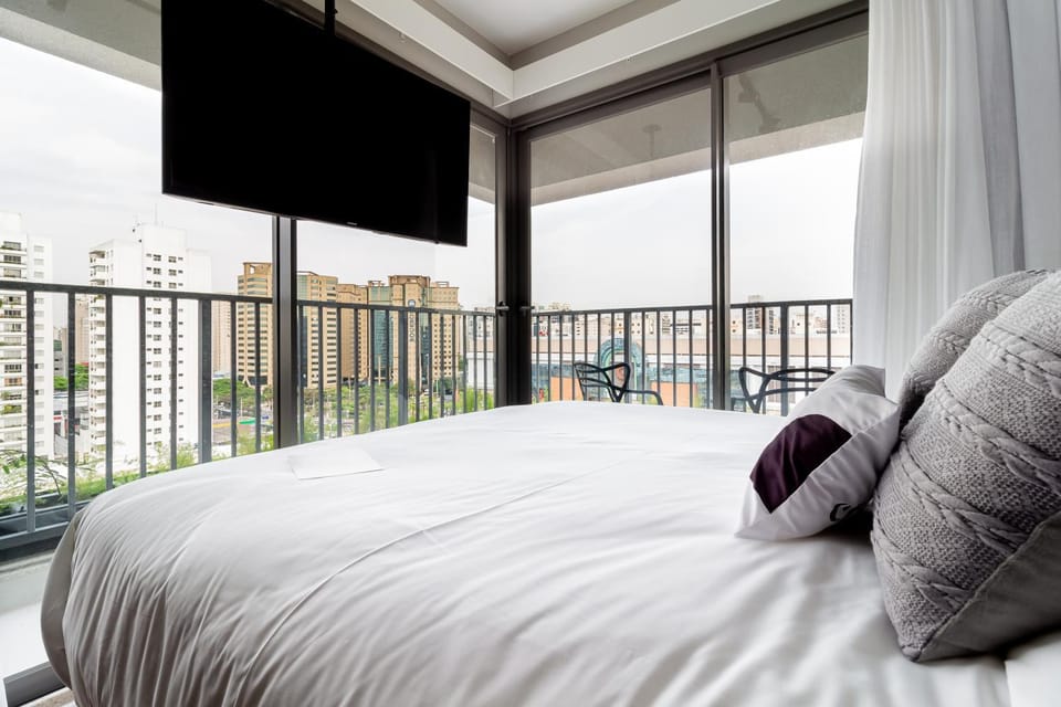 Bed, Day, TV and multimedia, View (from property/room), Balcony/Terrace, Photo of the whole room, Bedroom