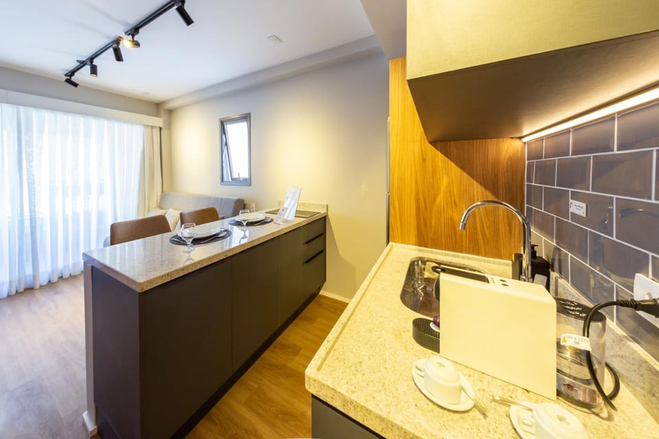 Coffee/tea facilities, Kitchen or kitchenette, Living room, Dining area, Area and facilities, stove