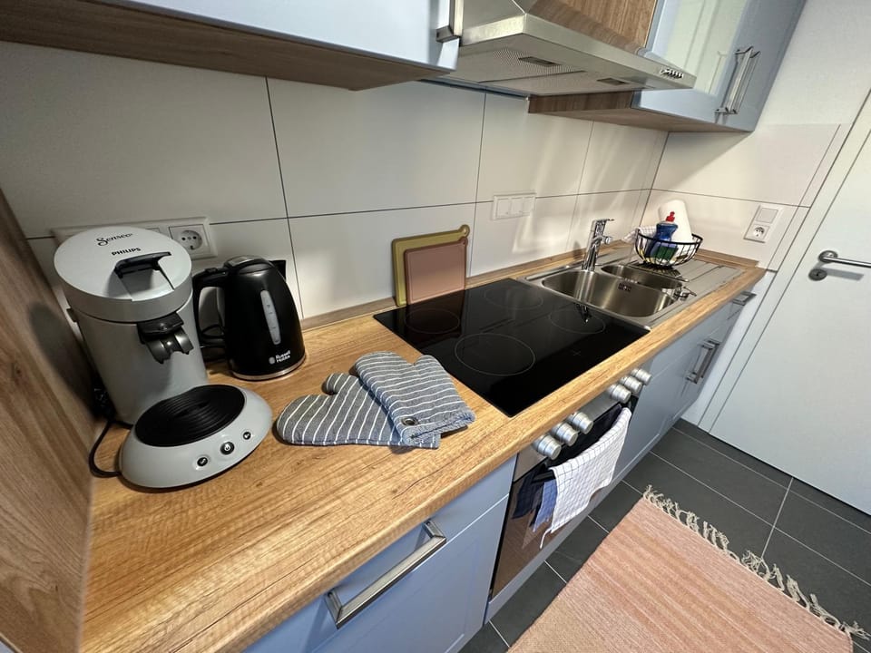 Kitchen or kitchenette, dishwasher, stove, kitchen