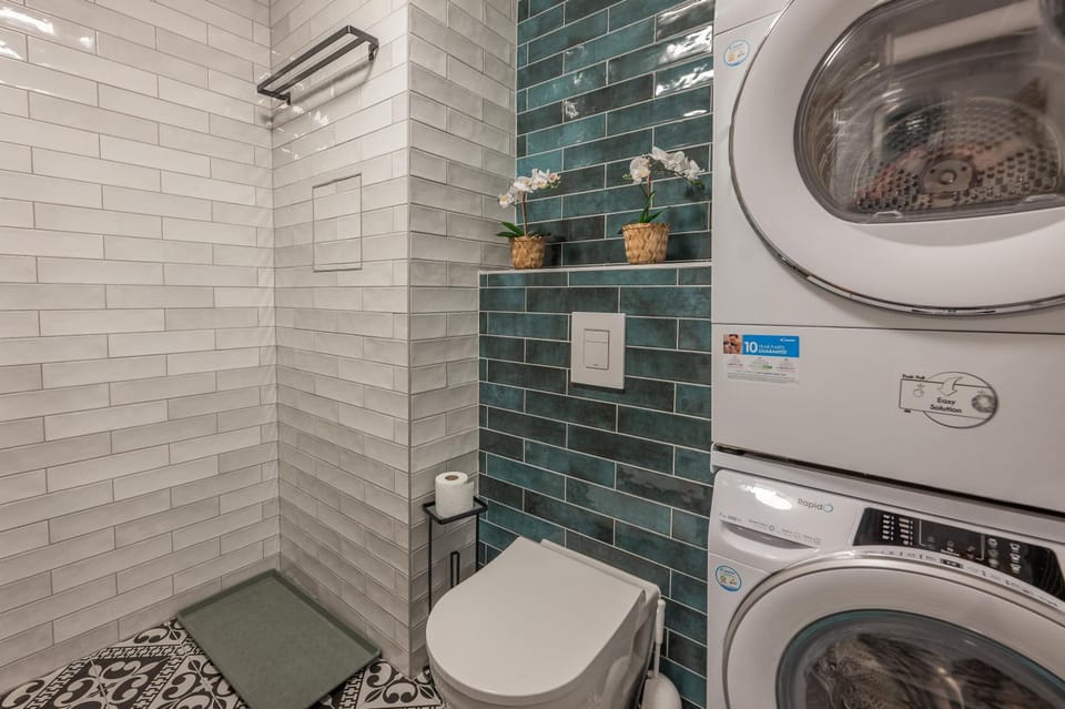 Shower, Bathroom, locker, locker, washing machine, dryer