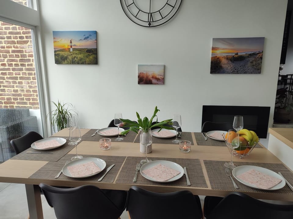 Dining area, kitchen