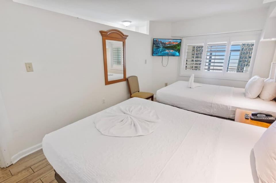 New Remodeled Direct Oceanfront Views Beach Cove House in North Myrtle Beach