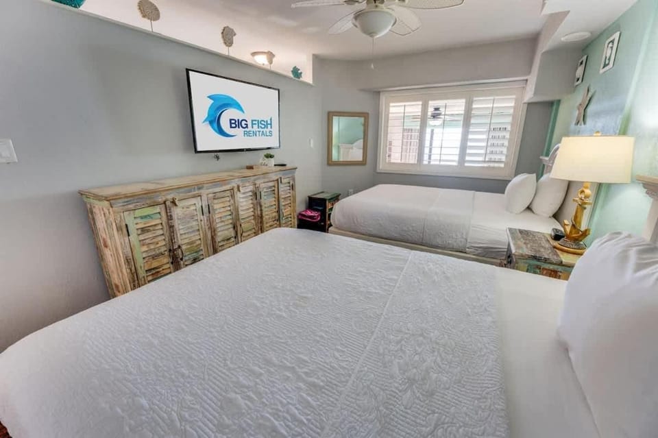 1BR Oceanfront Condo, Beach Cove, Pools, Hot Tubs House in North Myrtle Beach