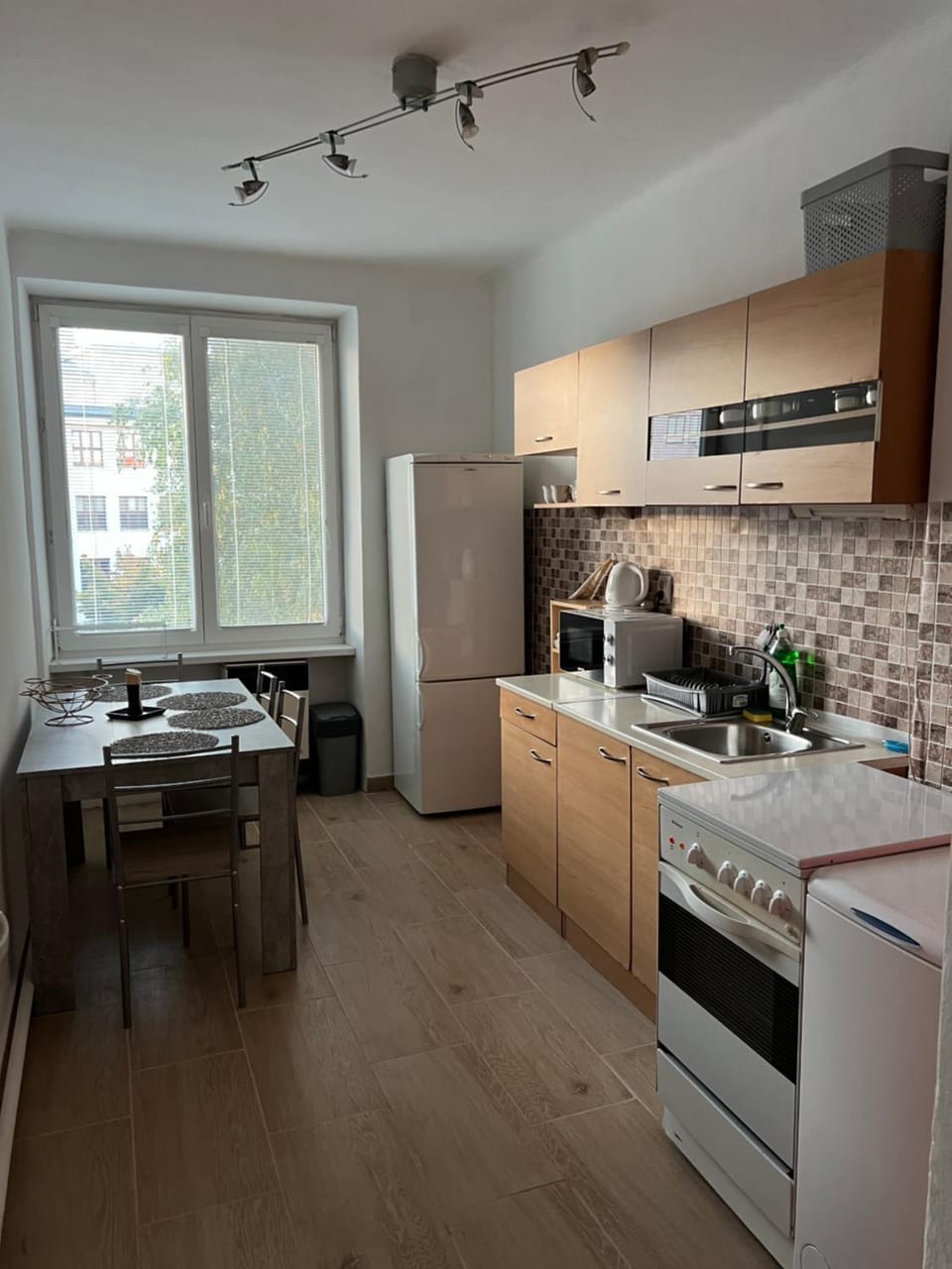 Kitchen or kitchenette, Dining area, oven, stove
