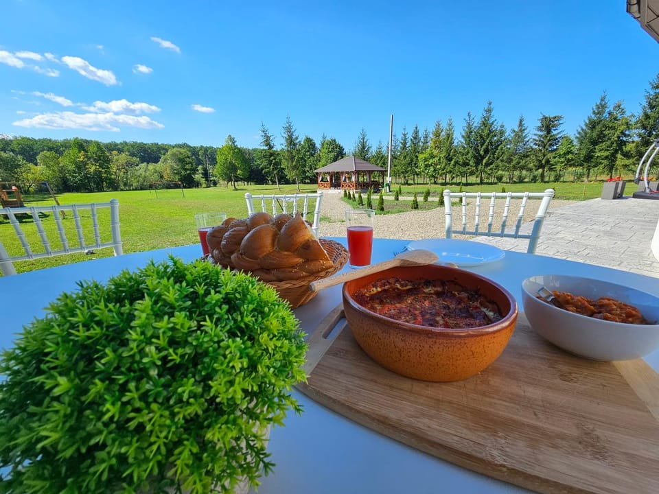 Day, Garden, Food and drinks, Food, Garden view
