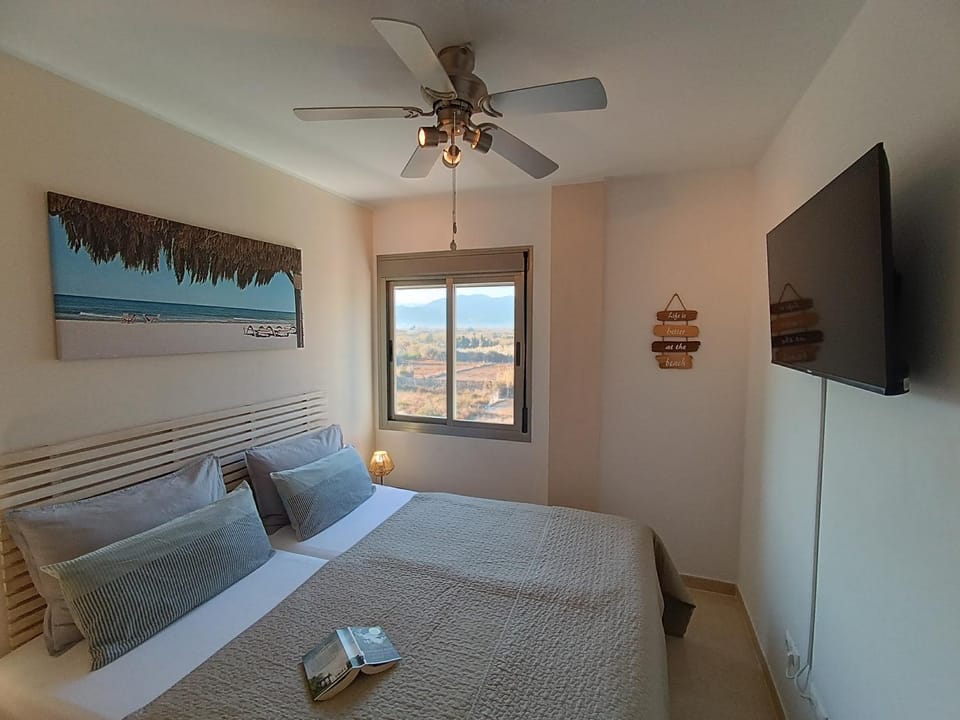 Bed, TV and multimedia, Bedroom, fireplace, room service