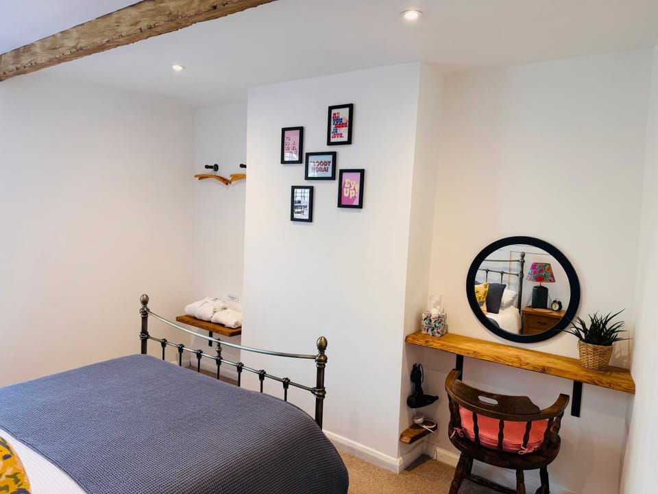 Nine Cooper Lane, Holmfirth House in Holmfirth