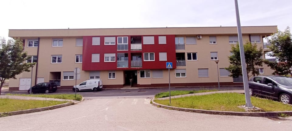 Property building, Location