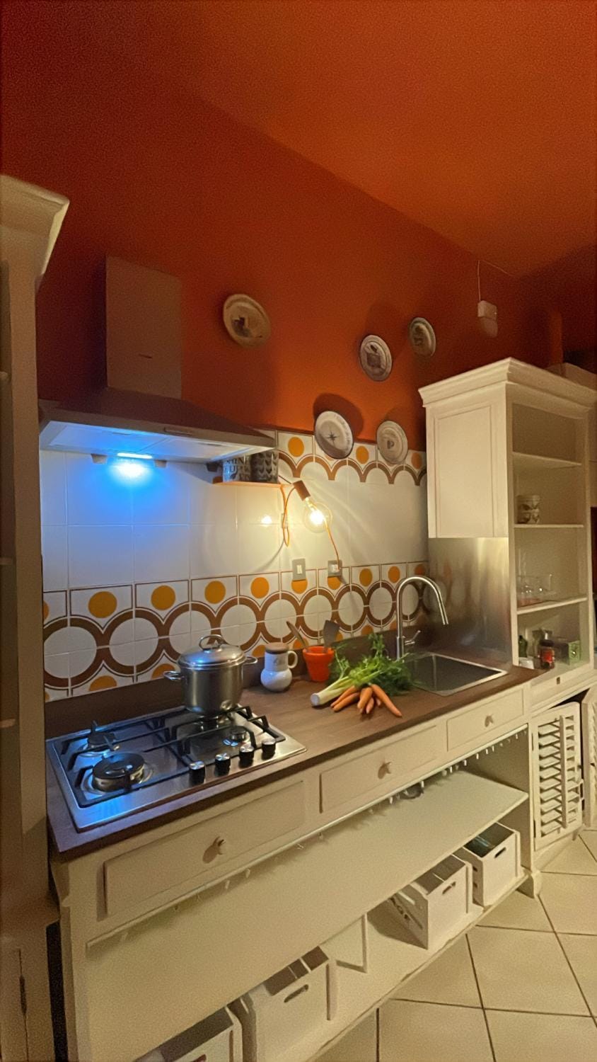 Kitchen or kitchenette, minibar, stove