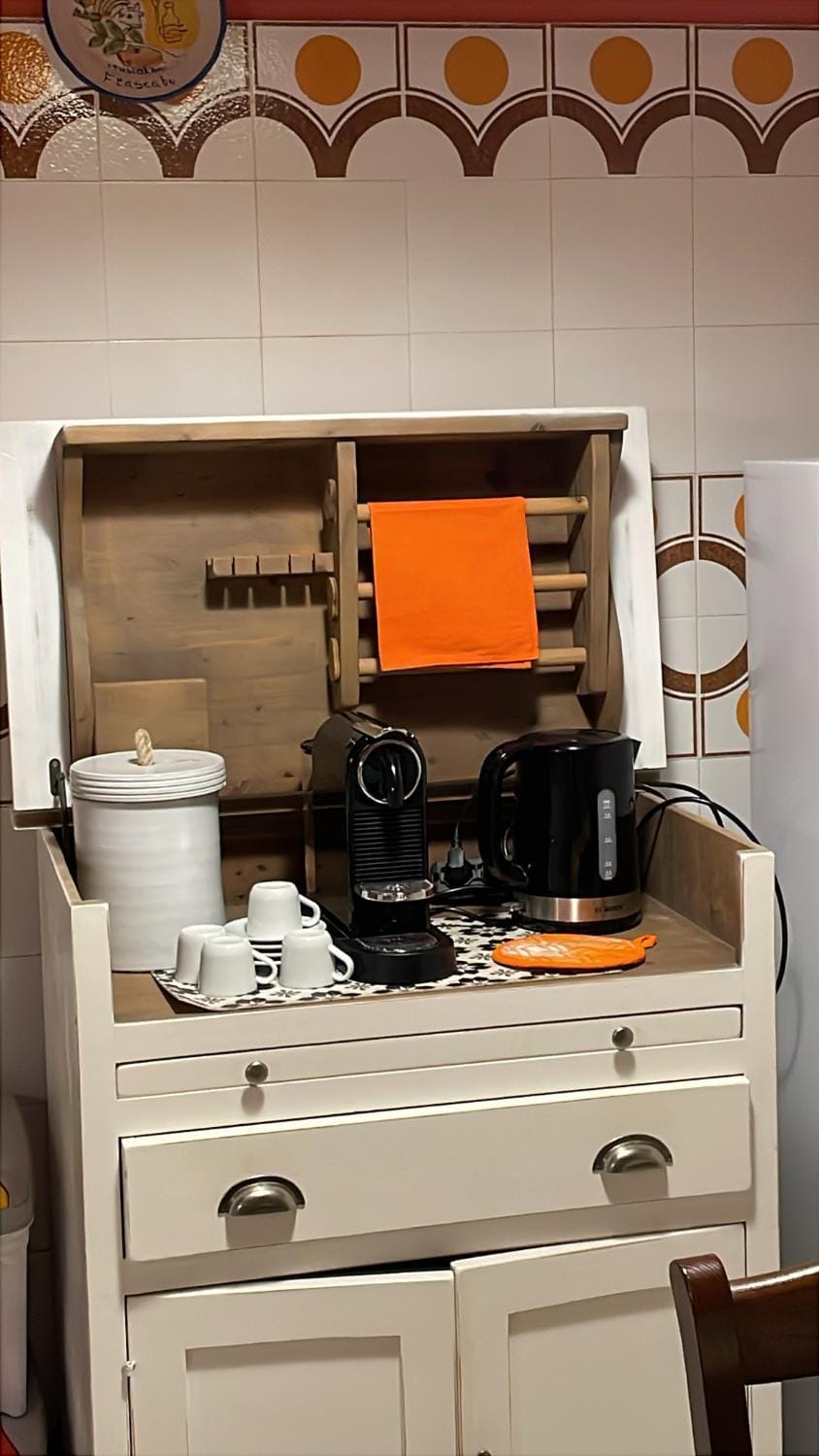 Coffee/tea facilities, wardrobe