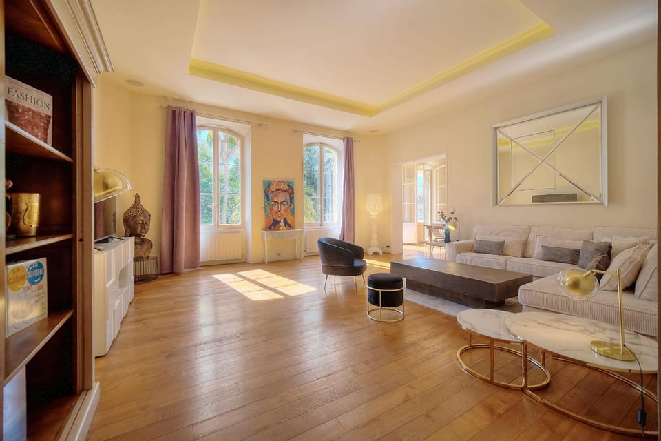 Living room, Seating area