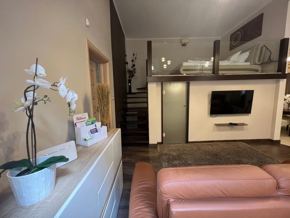Communal lounge/ TV room, TV and multimedia, Living room, Evening entertainment