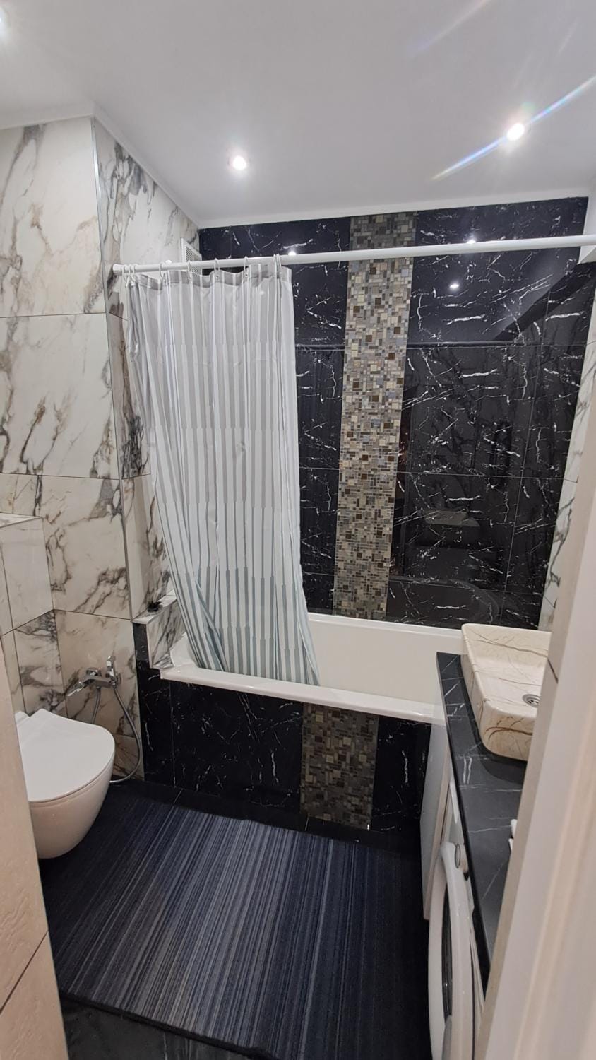 Shower, Toilet, Bath