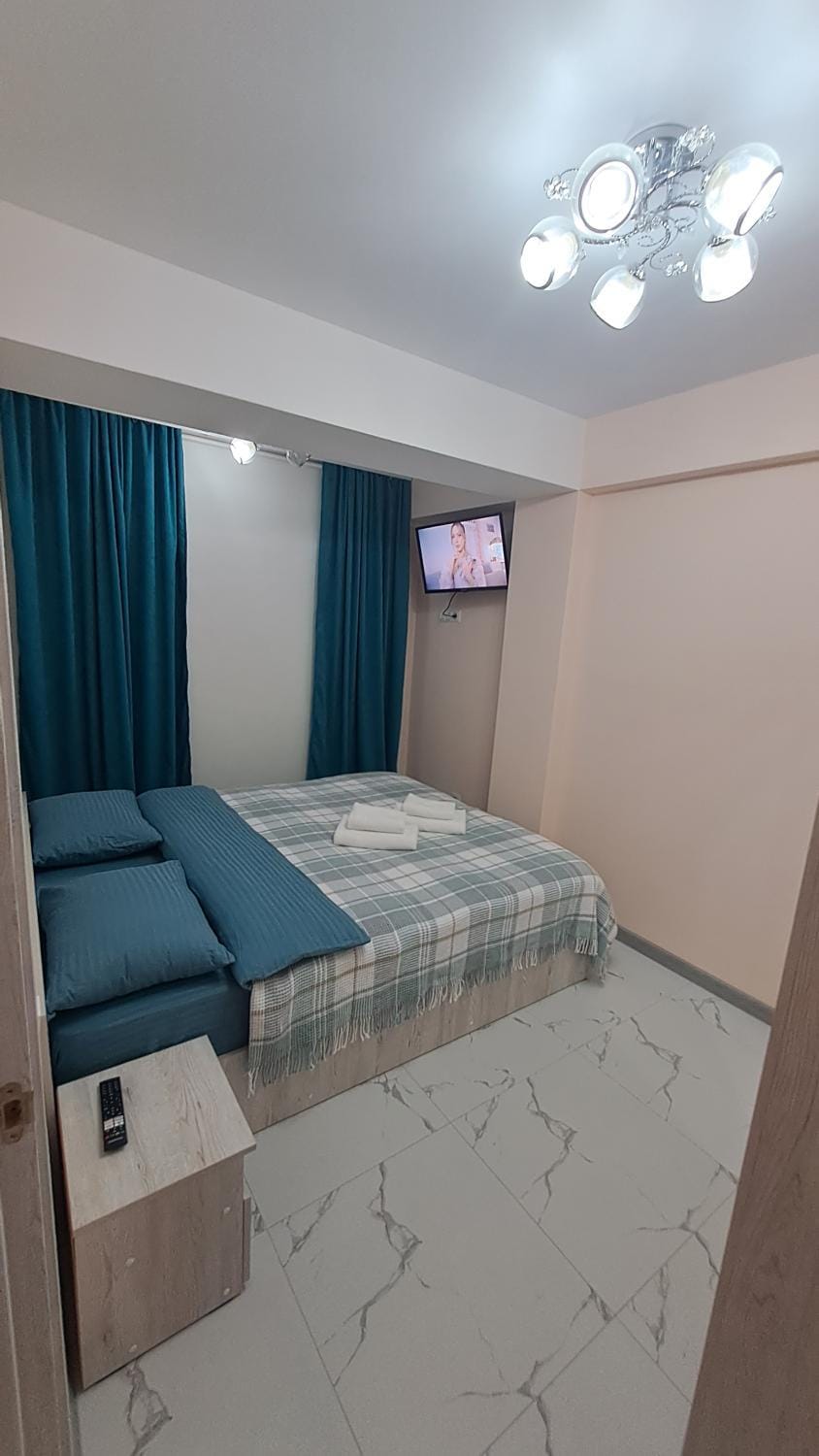 Bed, TV and multimedia, Bedroom