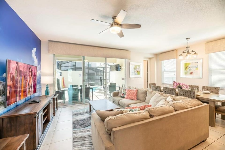 Sunny Retreat-Colorful Home Pool Great Location House in Four Corners