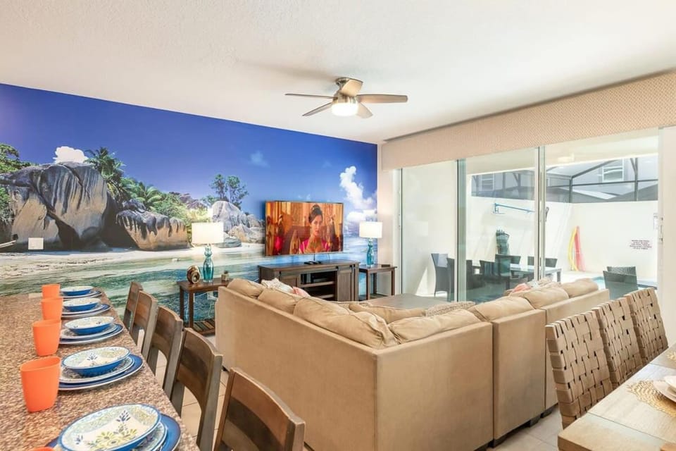 Sunny Retreat-Colorful Home Pool Great Location House in Four Corners