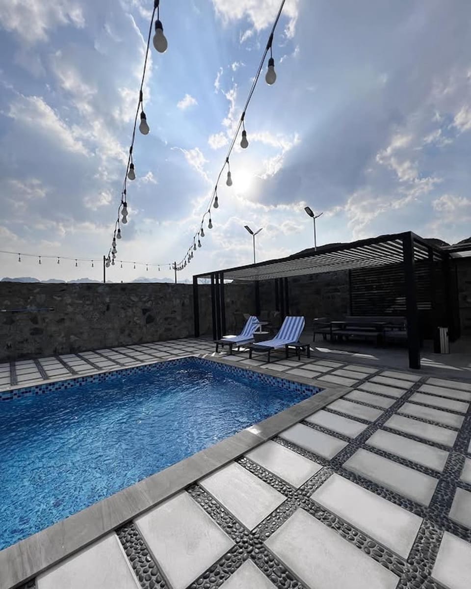 Pool view, Swimming pool, sunbed