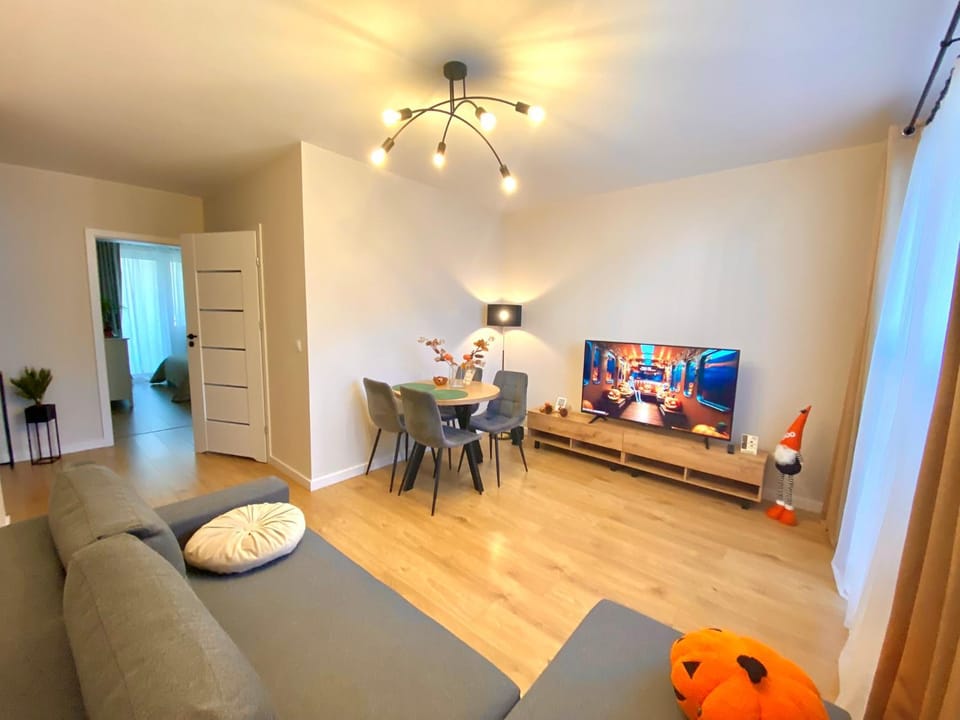 Communal lounge/ TV room, TV and multimedia, Living room, Seating area, Dining area