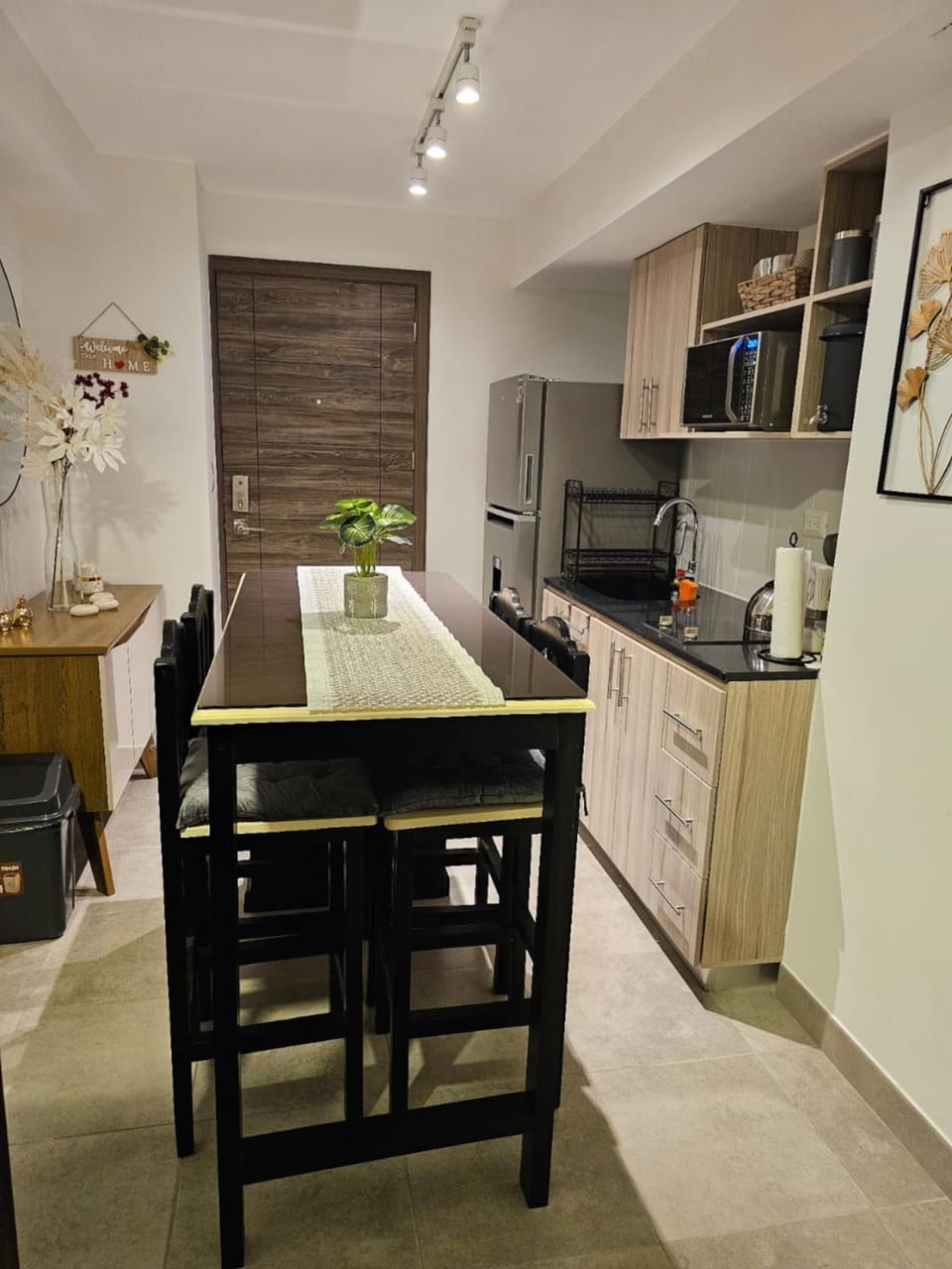 Coffee/tea facilities, Kitchen or kitchenette, Dining area, Breakfast, minibar, stove