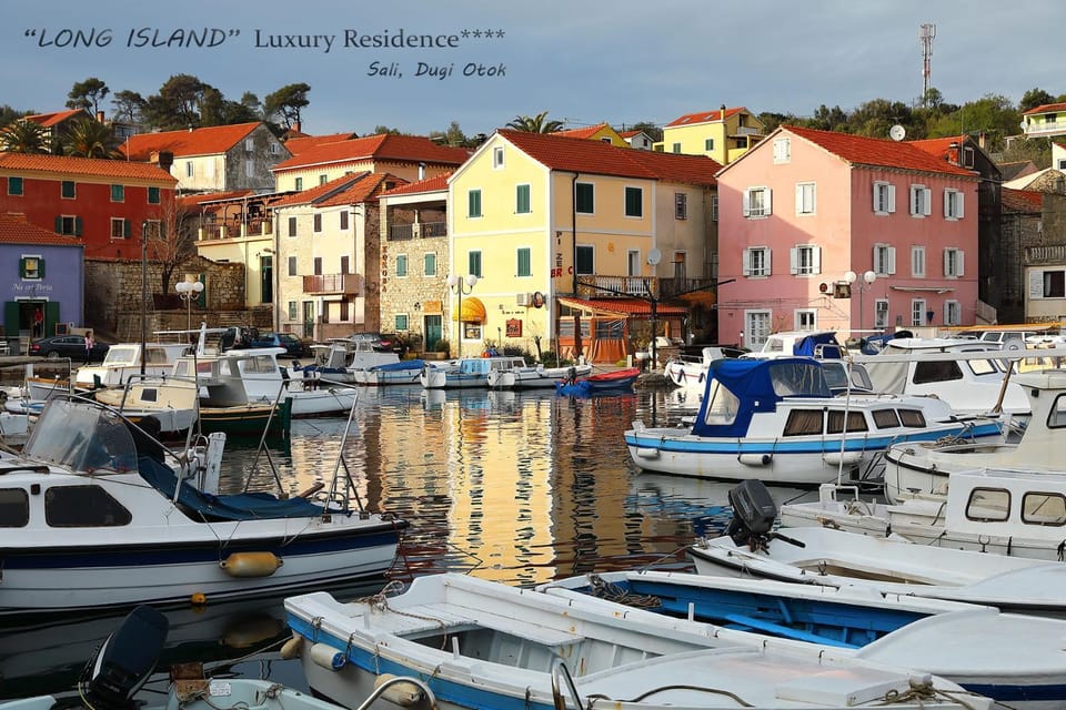 Villa LONG ISLAND Luxury Residence, Sali Dugi otok-Free private parking,next to beach Apartment in Zadar County