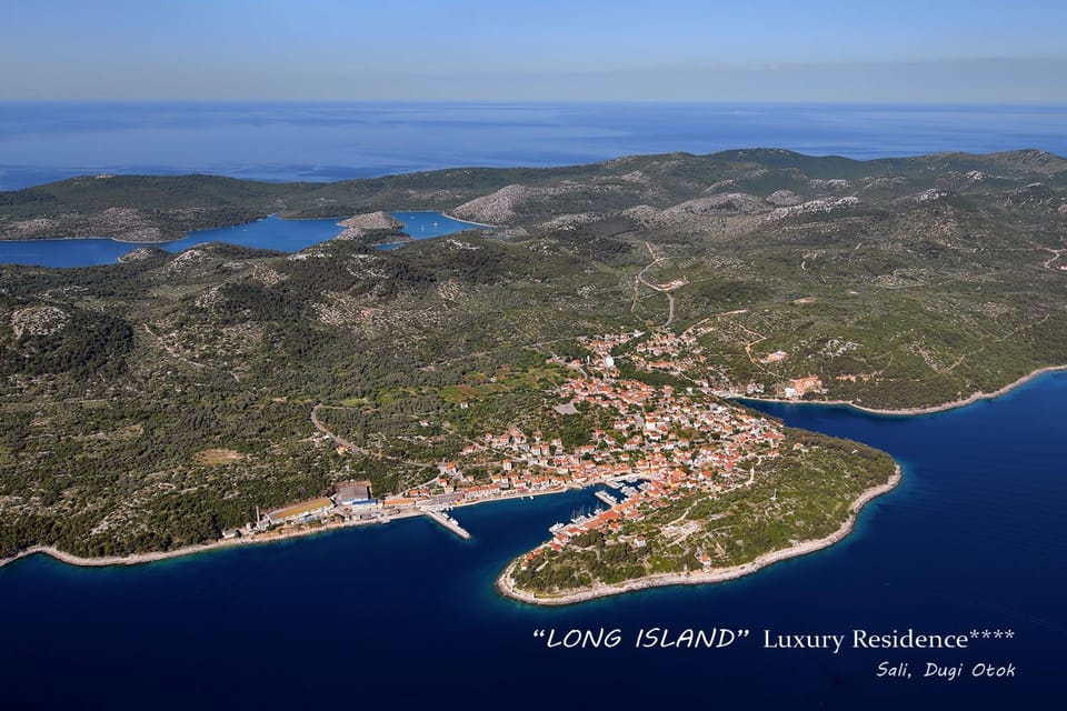 Villa LONG ISLAND Luxury Residence, Sali Dugi otok-Free private parking,next to beach Apartment in Zadar County
