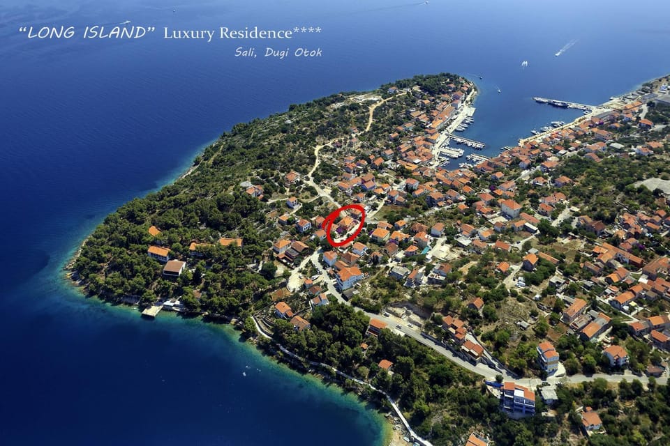 Villa LONG ISLAND Luxury Residence, Sali Dugi otok-Free private parking,next to beach Apartment in Zadar County