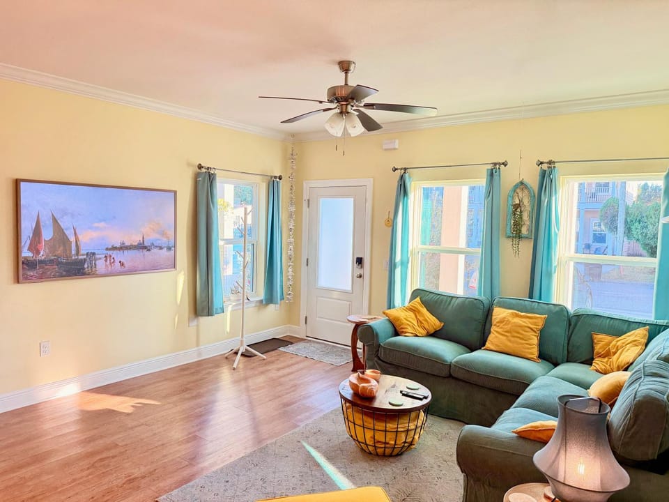 Living room, Photo of the whole room, Seating area
