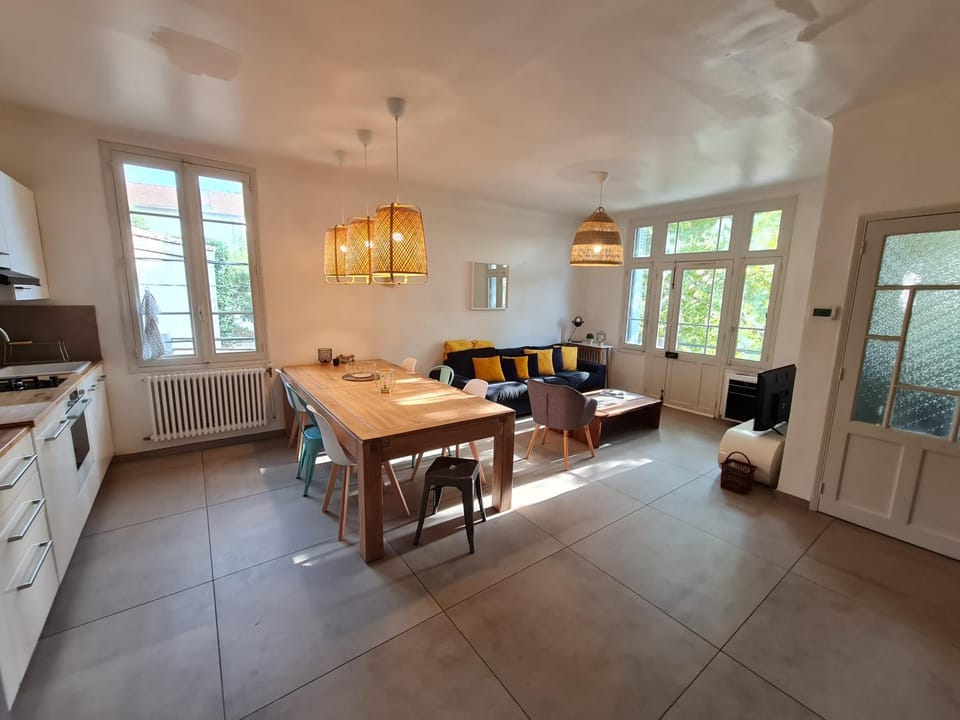 Living room, Seating area, Dining area, kitchen