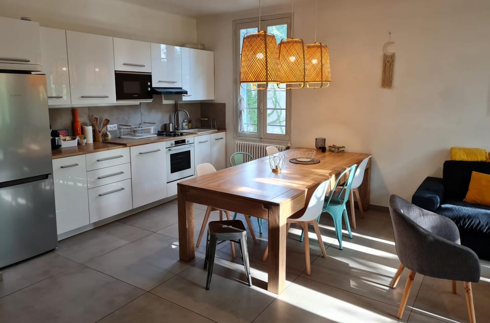 Dining area, kitchen