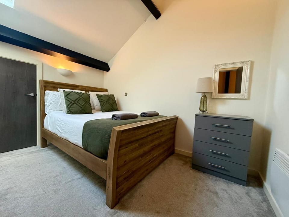 REFURBISHED MAY 2026 - Exclusive Penthouse 85 Inch Huge TV Apartment in Bradford