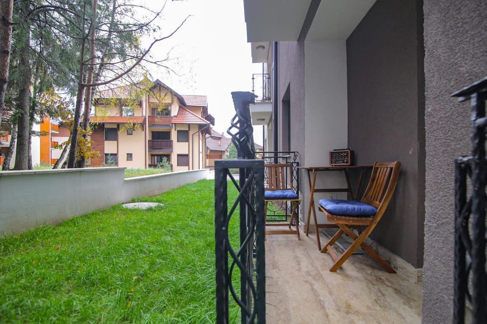 Property building, Patio, Garden, Garden, View (from property/room), Balcony/Terrace, Garden view