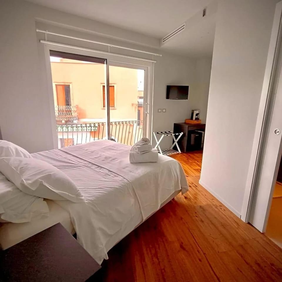 Bed, View (from property/room), Balcony/Terrace, Bedroom