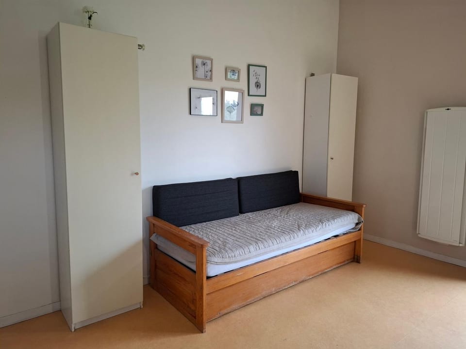Bed, Living room