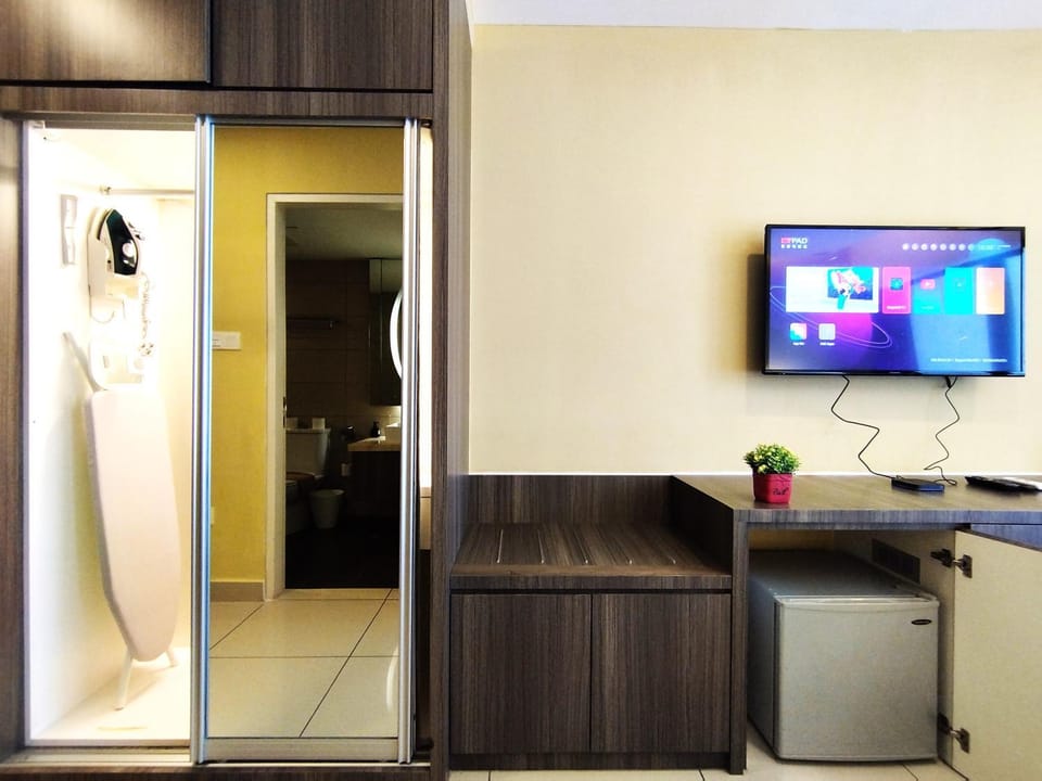 TV and multimedia, minibar, wardrobe