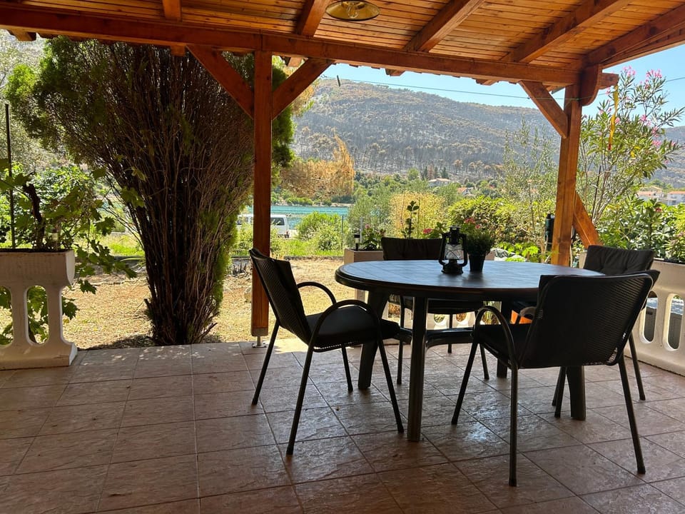 Patio, Day, Natural landscape, Balcony/Terrace, Dining area, Mountain view