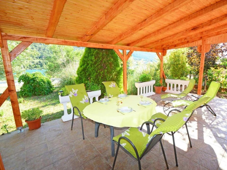 Patio, Day, Garden, Balcony/Terrace, Seating area, Dining area, Garden view
