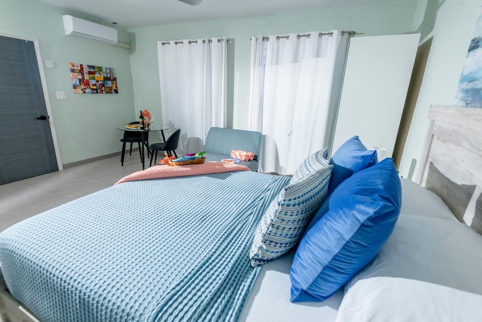 Bedroom, air conditioner