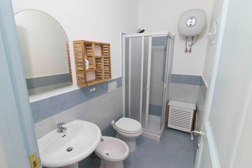 Bathroom, Photo of the whole room, Decorative detail